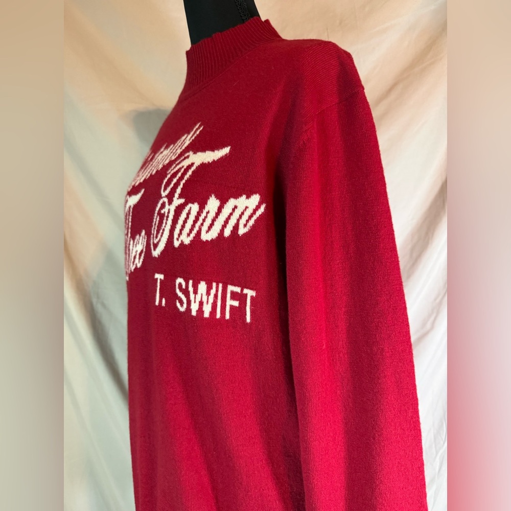 Taylor Swift “Christmas Tree Farm” Mock Neck Sweater – Red *RARE* 🎄❤️ - Picture 6 of 9
